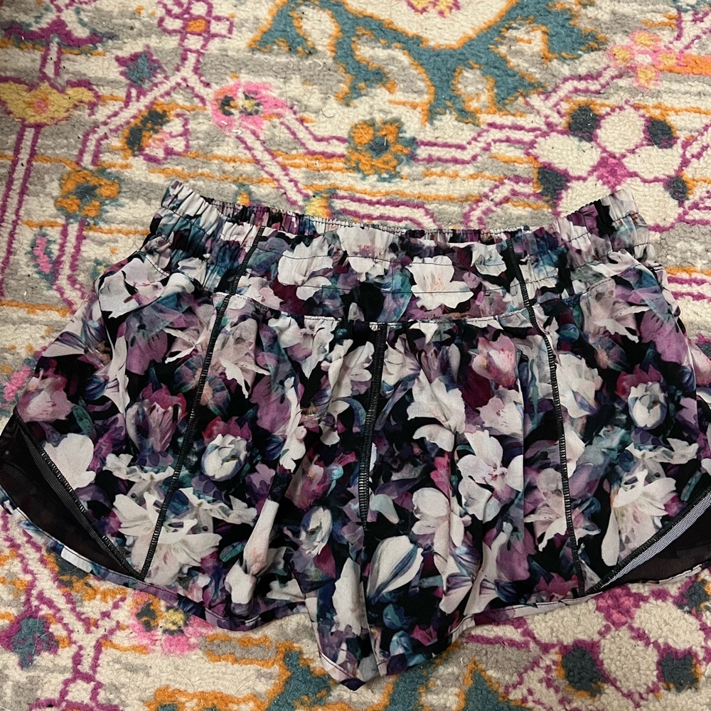 Lululemon Hotty Hot shorts 2.5